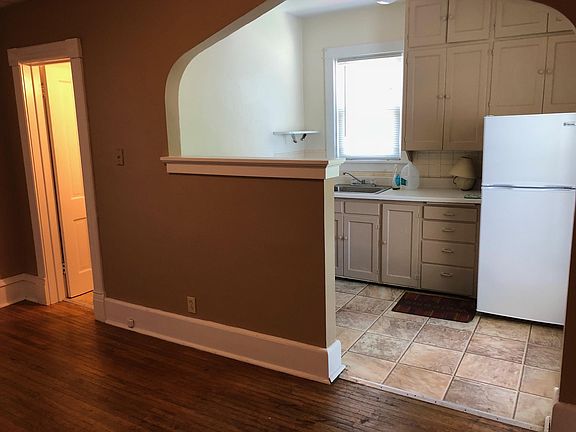 3rd image of 1009 5th Ave N APT 3