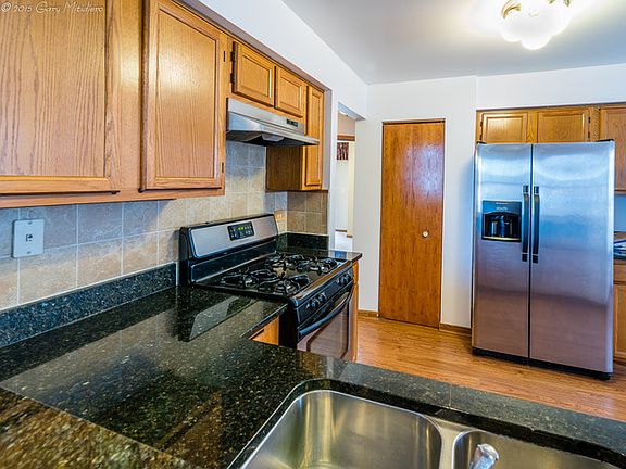 5th image of 16 Hoover Ct #B