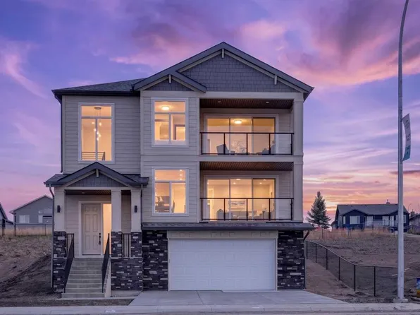 420 W Lakewood Dr, Strathmore, AB T1P 2J5