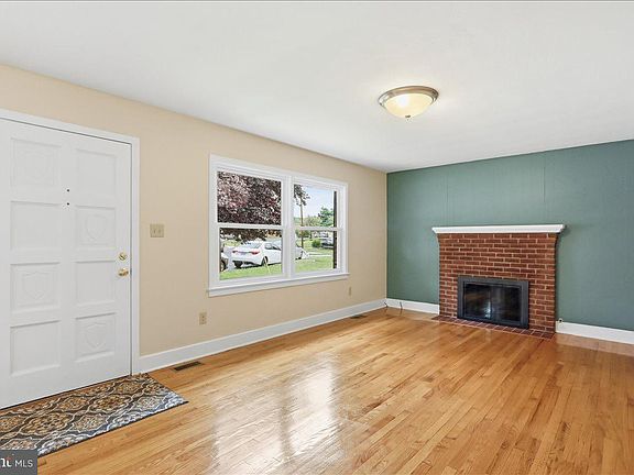 4th image of 494 Hamilton Cir