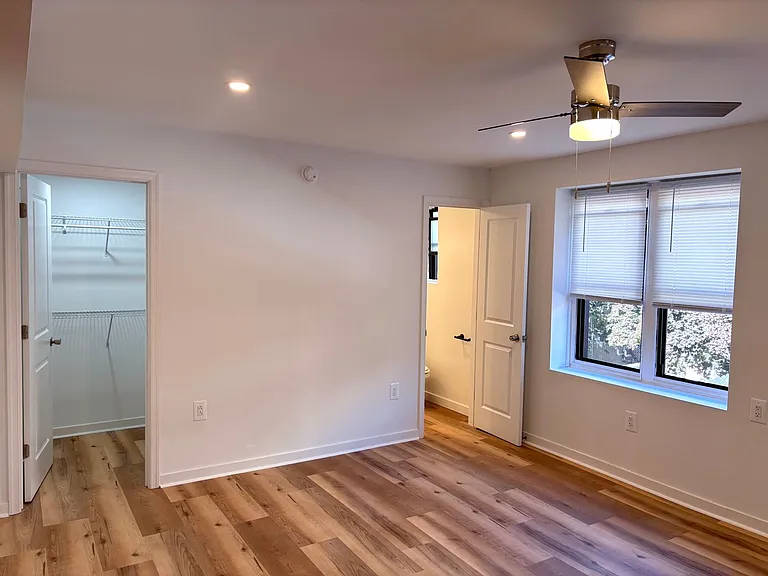 Sherwood Court Apartments — Photo 17