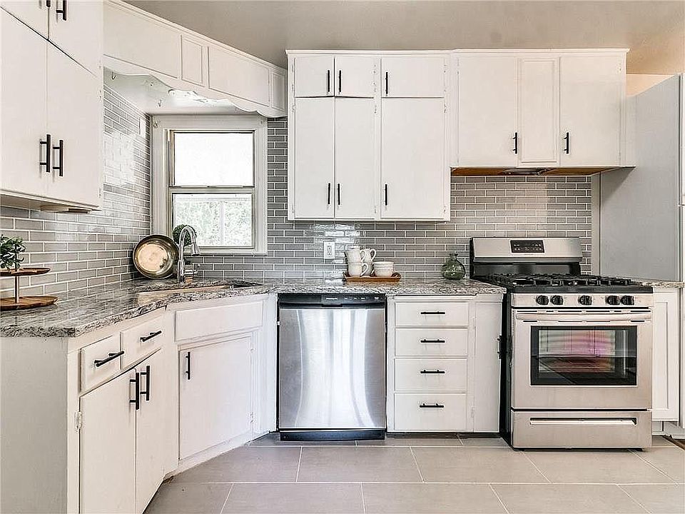1st image of 1306 Oxford Way