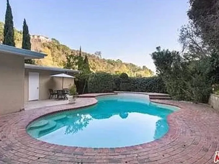 1423 Roscomare Rd — Photo 13