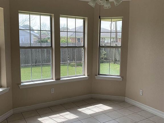 5th image of 3159 Forest Oaks Dr