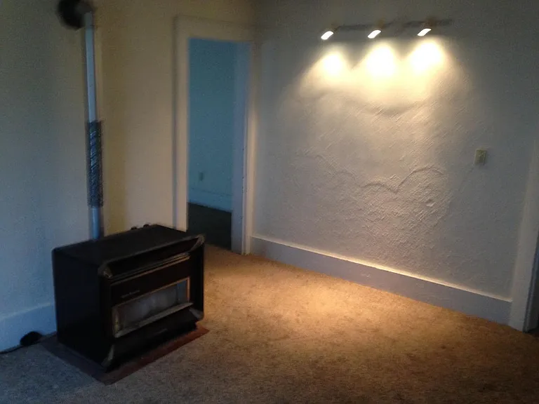21 S Carver St — Photo 3