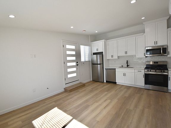 3rd image of 11444-46 Riverside Dr #11448