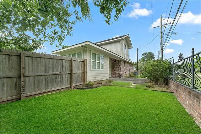 17014 Octavia St — Photo 19