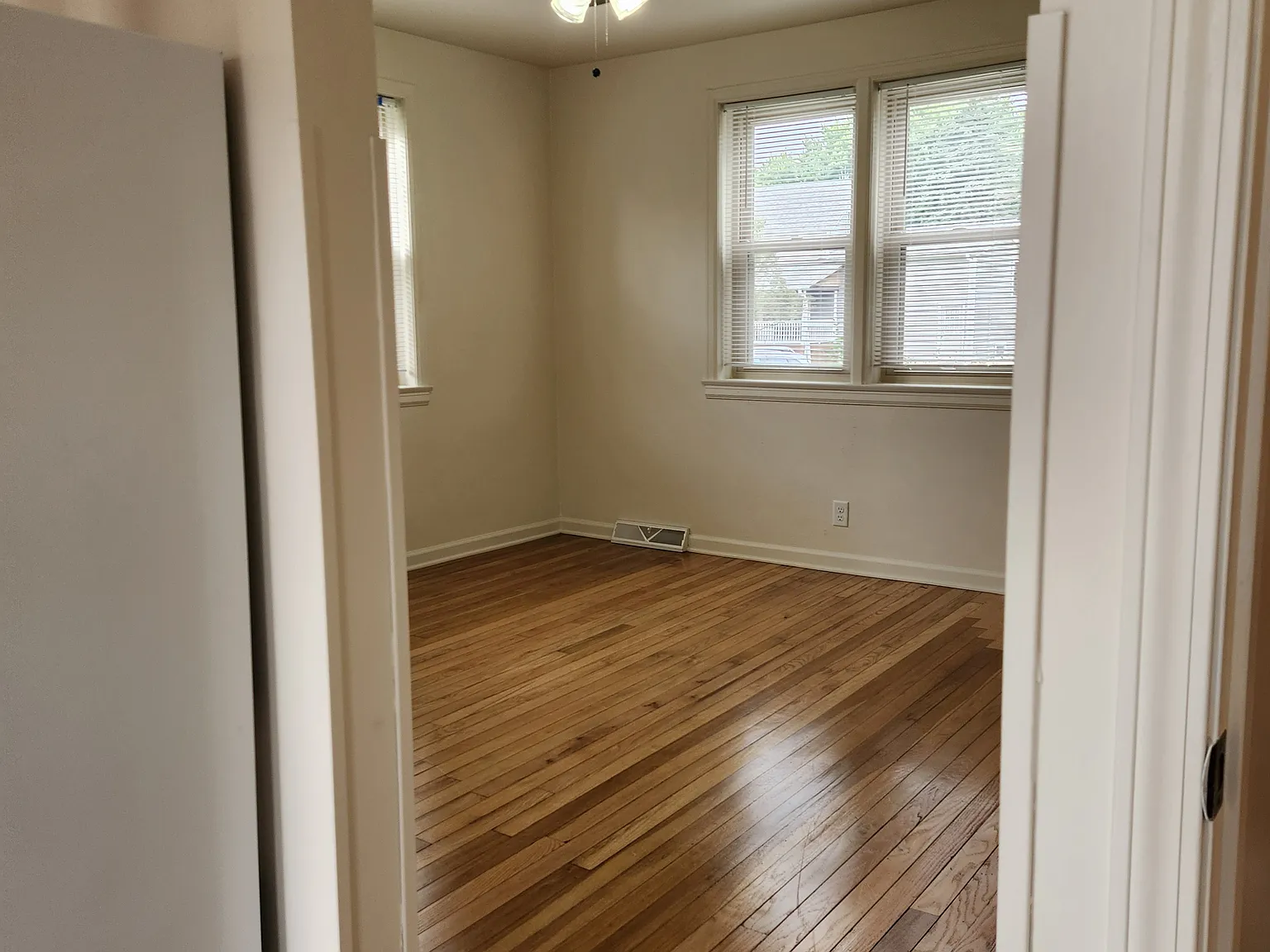 2 bed, 900 sqft, $1,400 — Photo 4