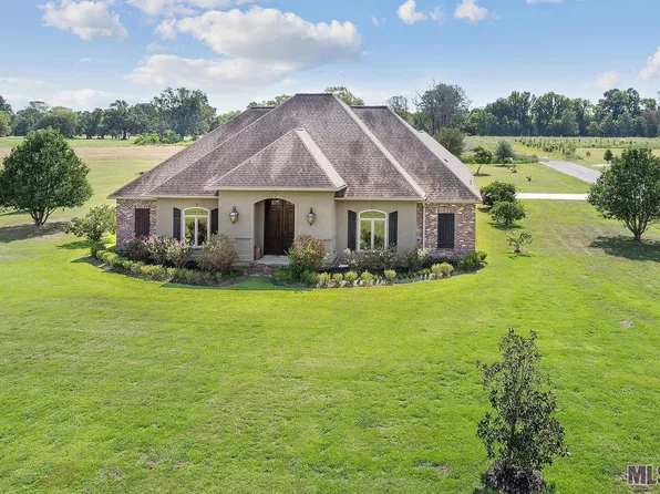 769 W Lake Dr, Port Allen, LA 70767