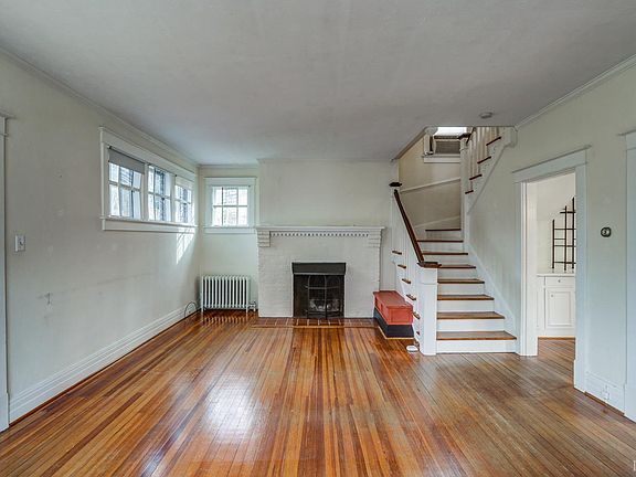 3rd image of 166 Norfolk Ave