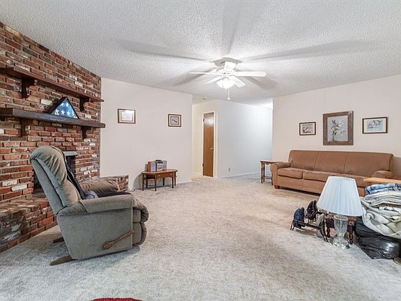 4th image of 1781 N Creek Ct