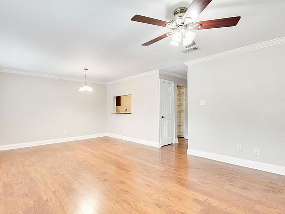 3rd image of 112 Hillside Dr APT 26