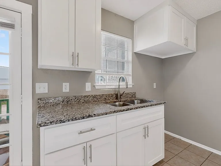8024 Cambridge Cir — Photo 12