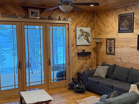 1st floor living room, with private entrance
