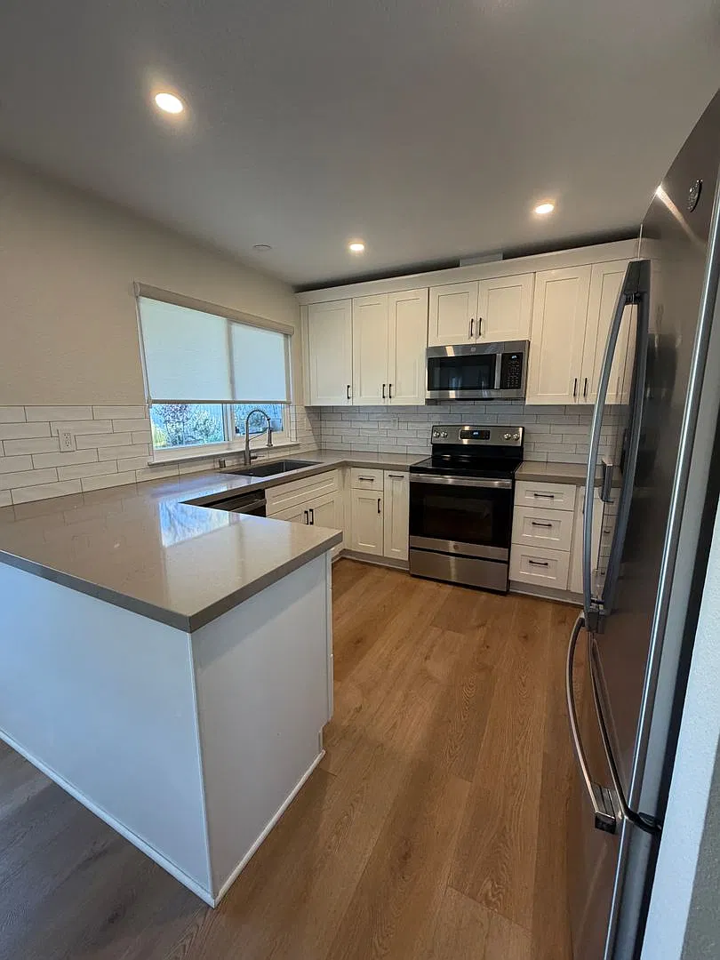 Single story newly remodeled home on the golf course in Lake of the Pines! Huge yard! — Photo 3