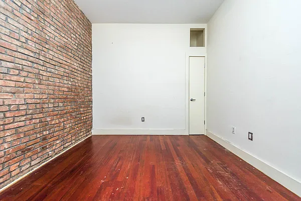 Rented by Nooklyn NYC LLC | media 17