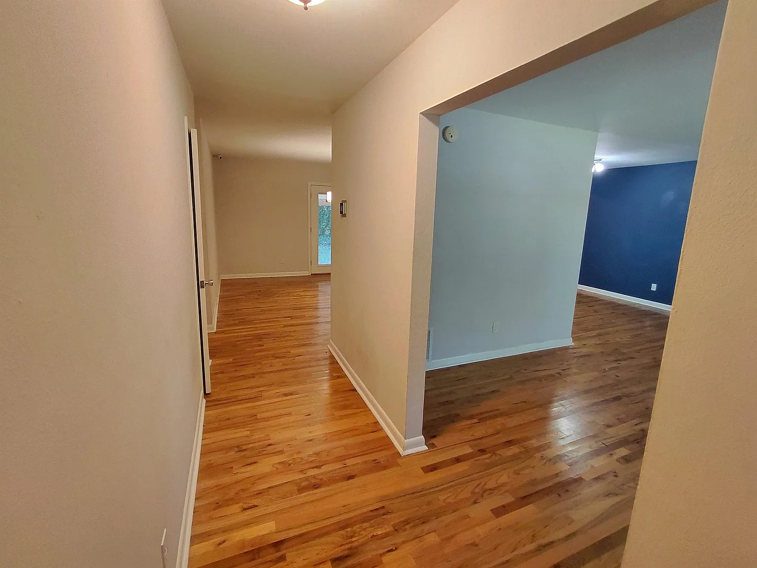 3 bed, 2.0 bath, 1305 sqft, $1,995 — Photo 2