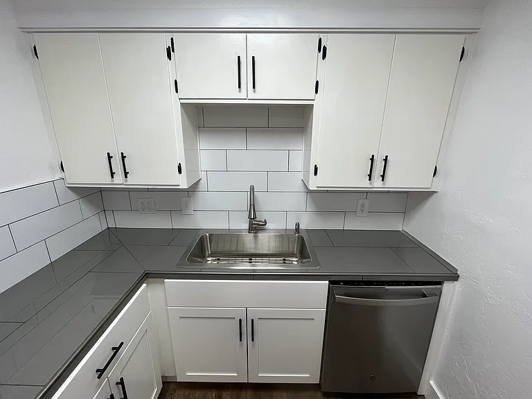 1168 West Cir — Photo 3
