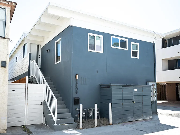 2809 Strandway Adu Bay — Photo 1