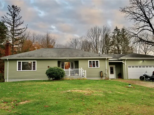 9 Dermond Rd, Hermitage, PA 16148