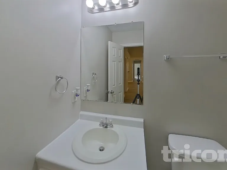 909 Dogwood Ln — Photo 13