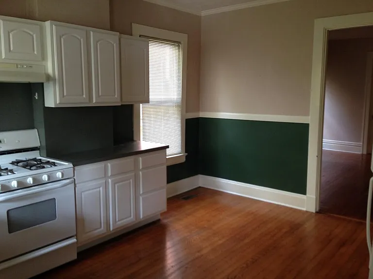 Eat-in Kitchen