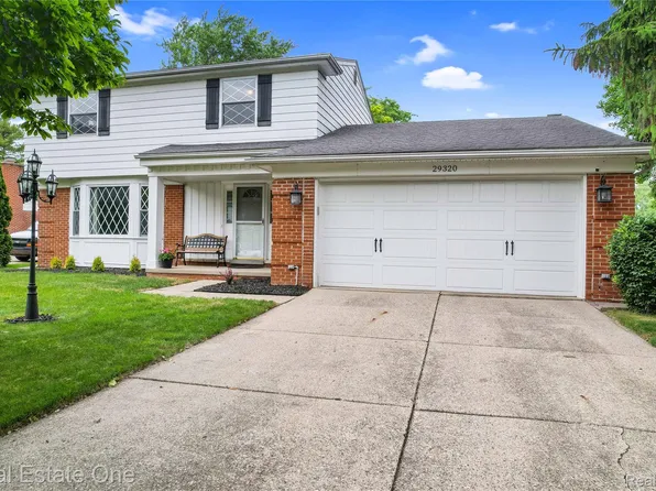 29320 Geraldine Ct, Farmington Hills, MI 48336