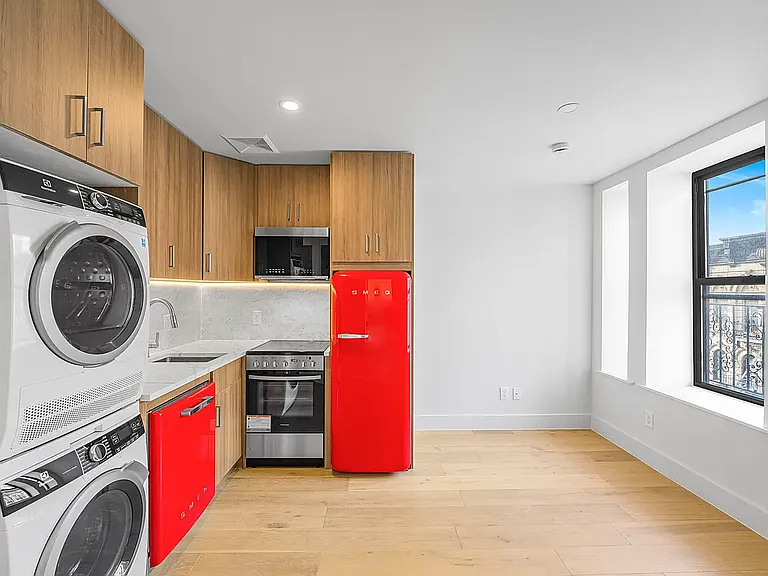 236 W 15th St #62 — Photo 3
