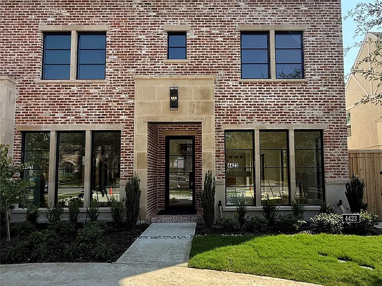 4423 Emerson Ave — Photo 1