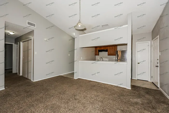 3 bed, 1.0 bath, 1158 sqft, $1,795 — Photo 4