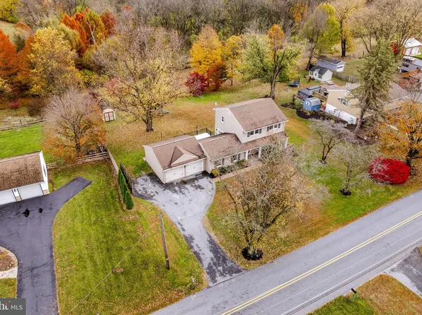 105 Hershey Rd, Lititz, PA 17543