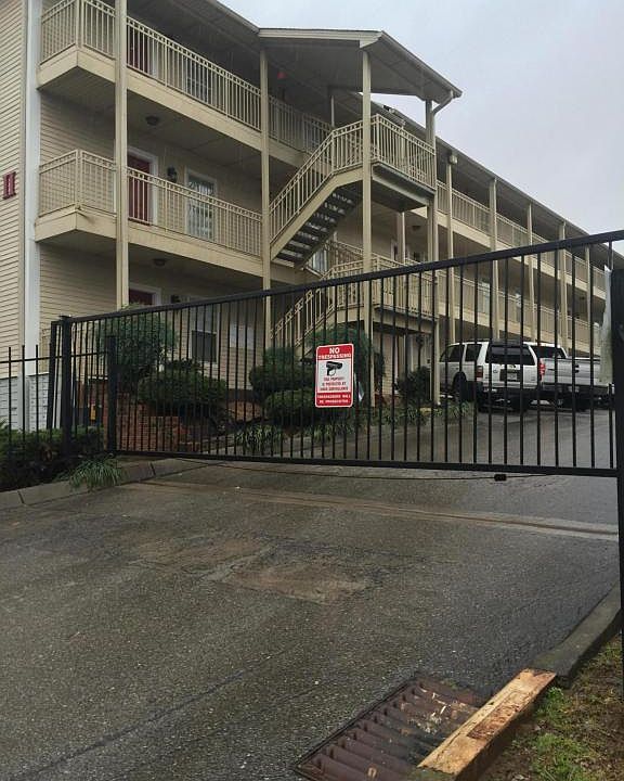 1st image of 1625 Queen Anne Way #39