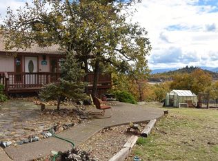 1352 Linn Rd, Eagle Point, OR 97524