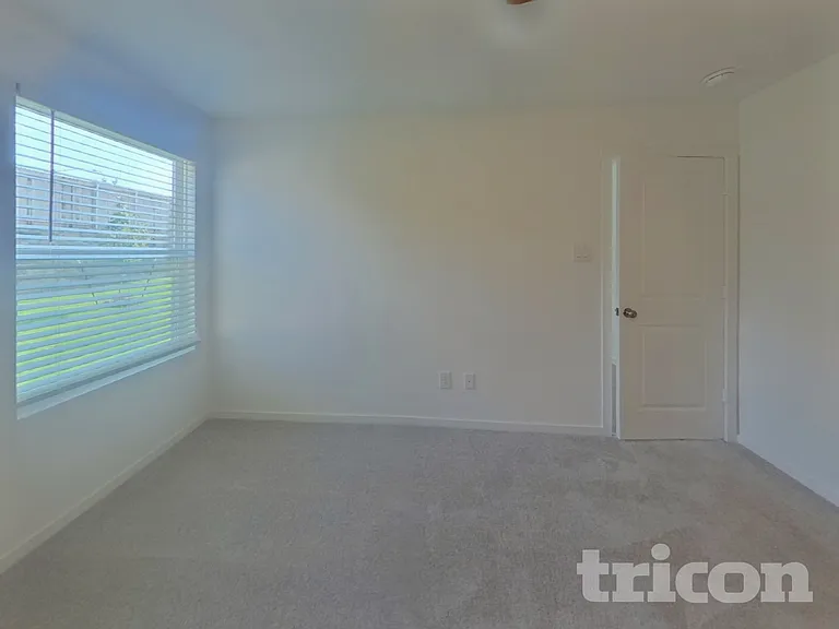 10712 Cowhide Ln — Photo 7