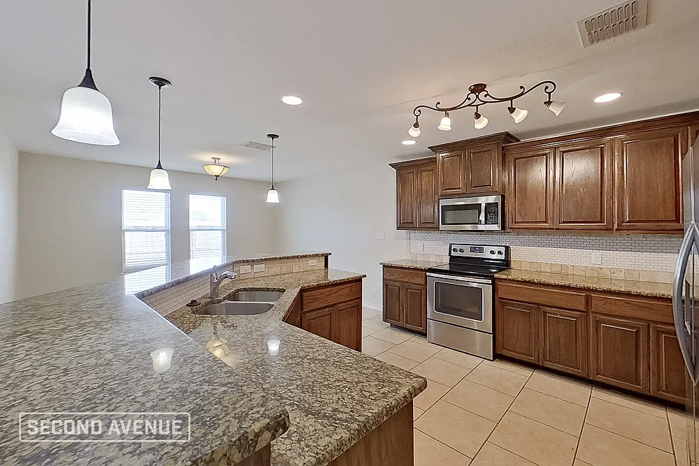4 bed, 2.0 bath, 2056 sqft, $2,195 — Photo 3