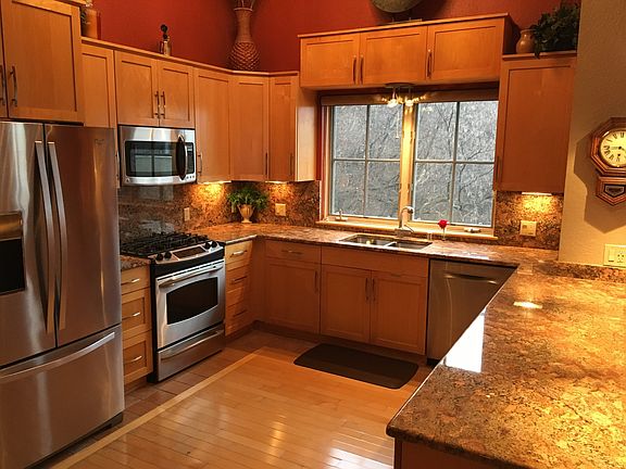 5th image of 1835 N Commerce St Unit 303