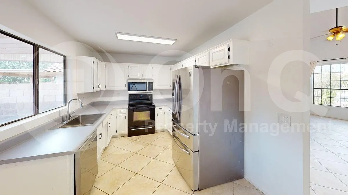 3 bed, 2.5 bath, 1804 sqft, $2,300 — Photo 3