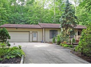 8021 Pettibone Rd, Chagrin Falls, OH 44023