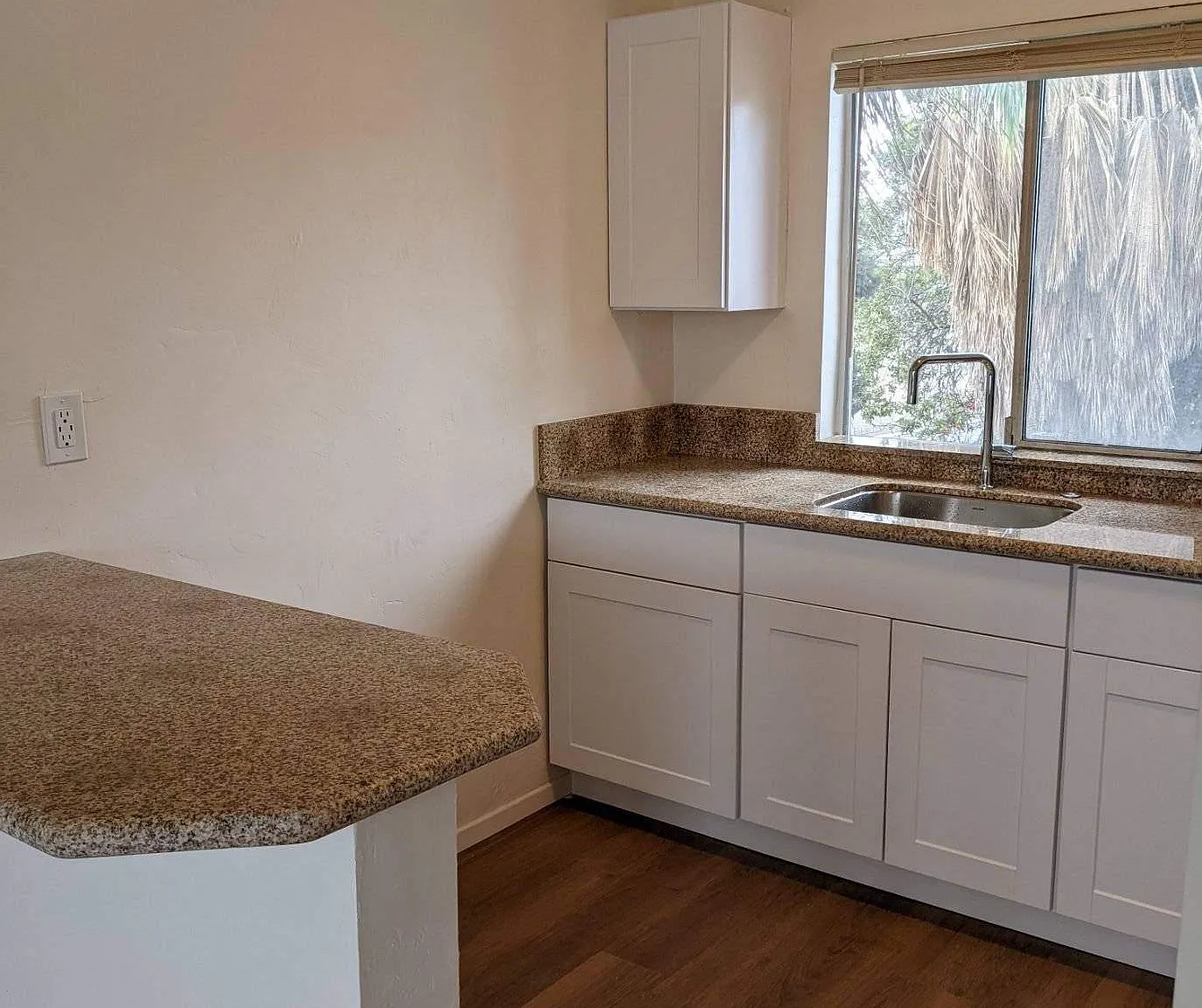 3888 Harney St — Photo 3