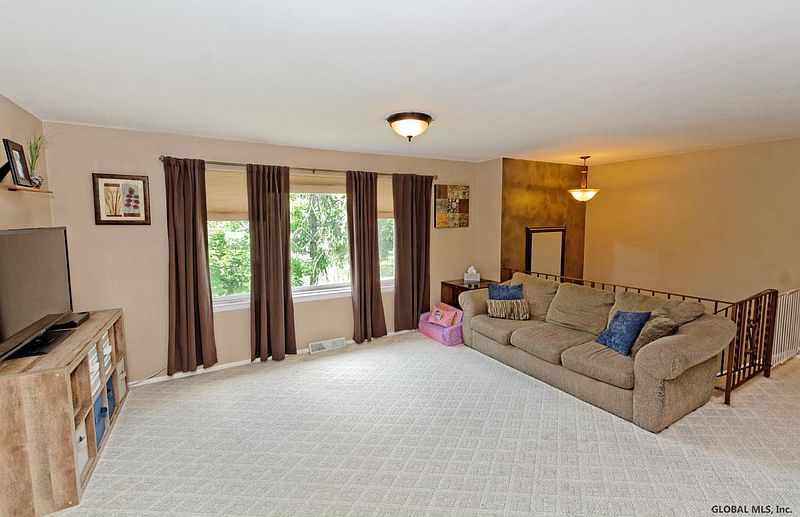 3rd image of 3E ROSEMARY DR