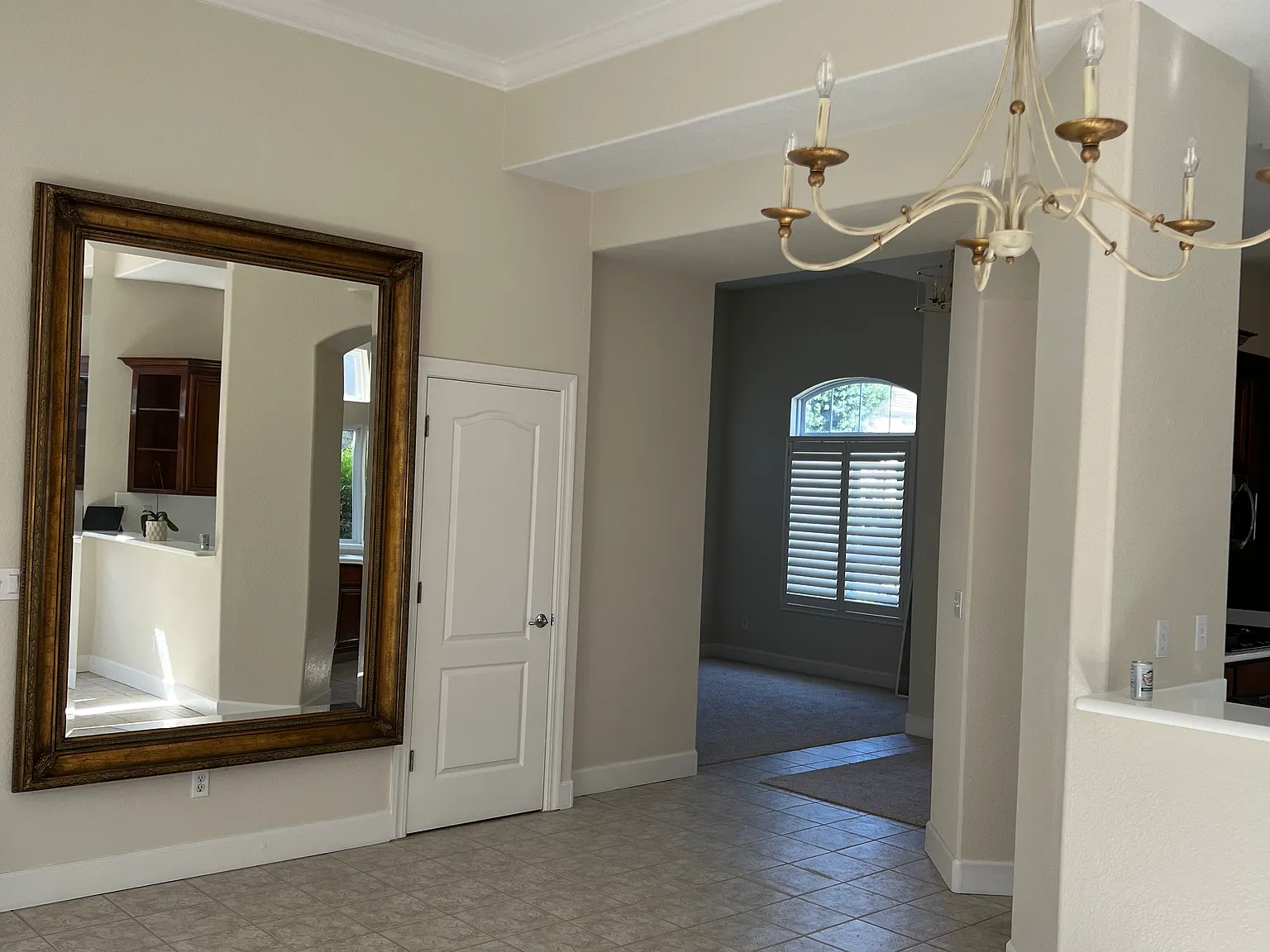 3 bed, 2096 sqft, $3,200 — Photo 4