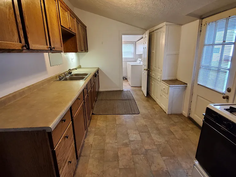 328 Milton Ave #1 — Photo 10