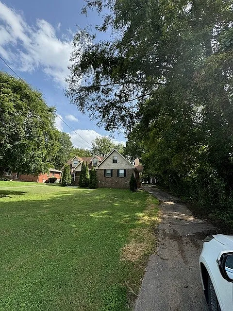3 bed, 2.0 bath, 1183 sqft, $2,000 — Photo 1
