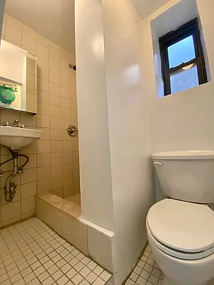 Rented by Dynamik Realty | media 10