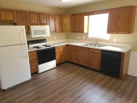 3rd image of 2507 Jones Blvd