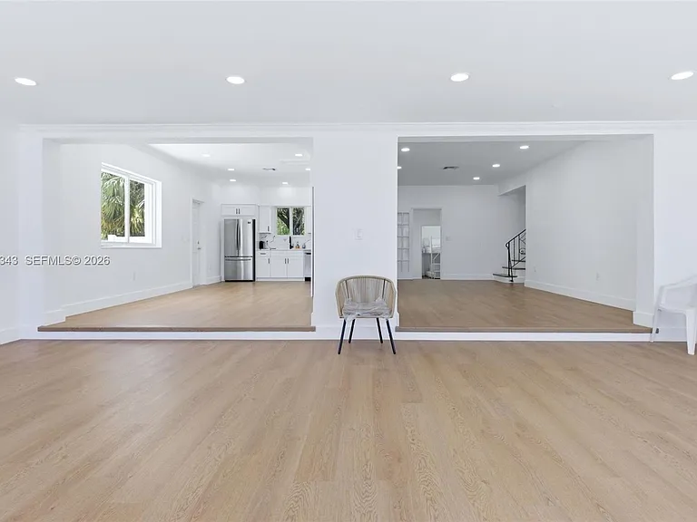1510 S Treasure Dr — Photo 16