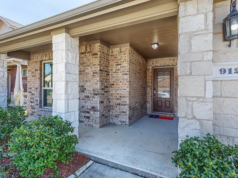 912 Lake Cypress Ln — Photo 26