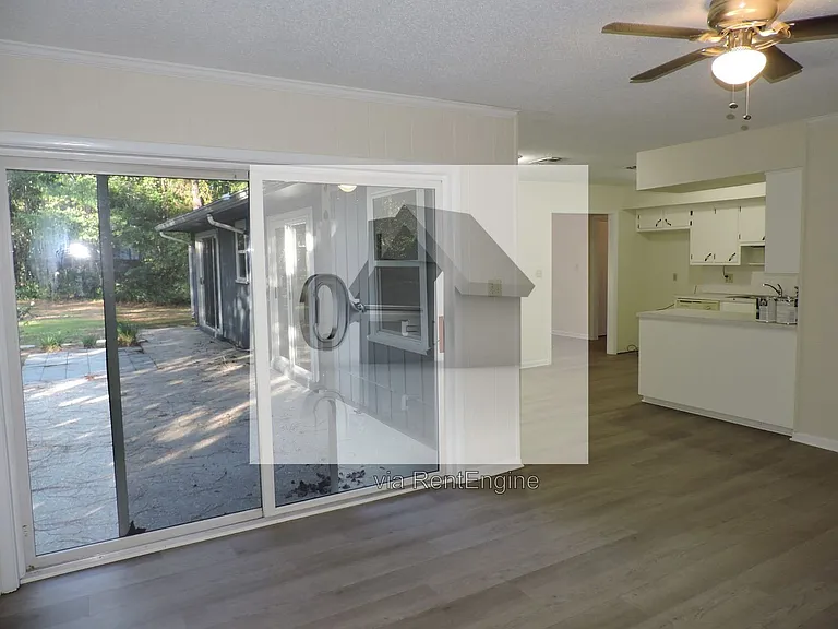 1885 Broyhill Cir — Photo 11