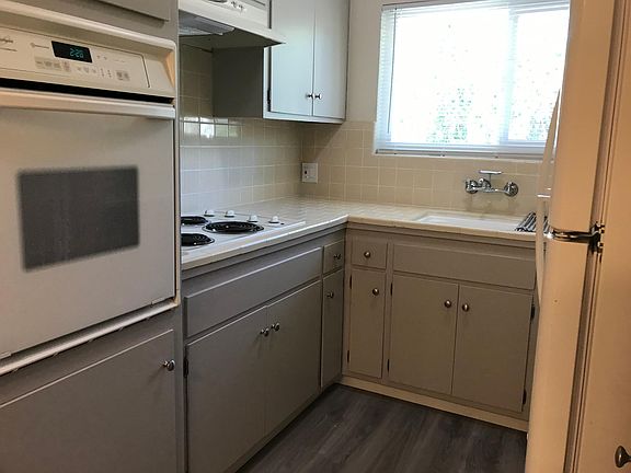 2nd image of 200 Towne Ter #16