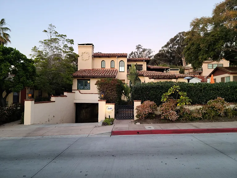 2618 Juan St #7 — Photo 1